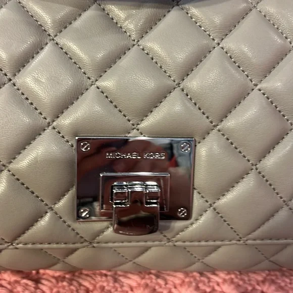 Michael Kohr gray quilted final bag that can be carried the chain inside - Picture 6 of 14